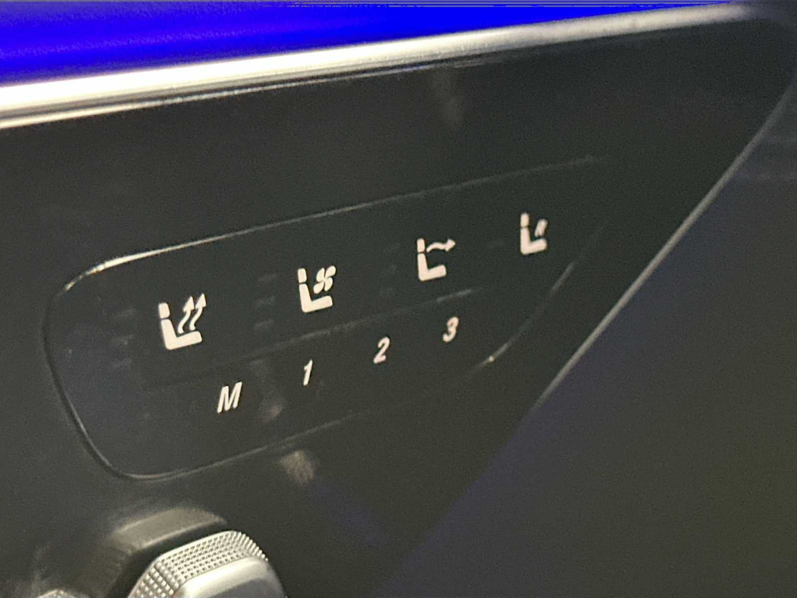 Used 2022 Mercedes-Benz SL 55 AMG 4MATIC w/ Driver Assistance Package image 21