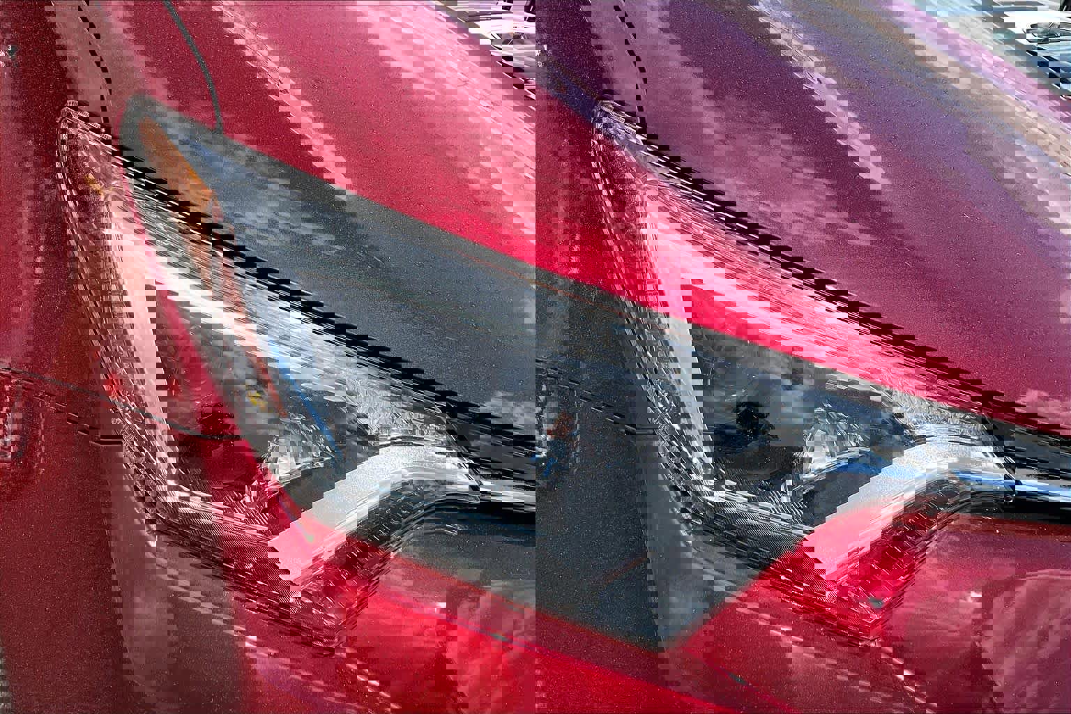 Used 2018 Toyota RAV4 LE image 27