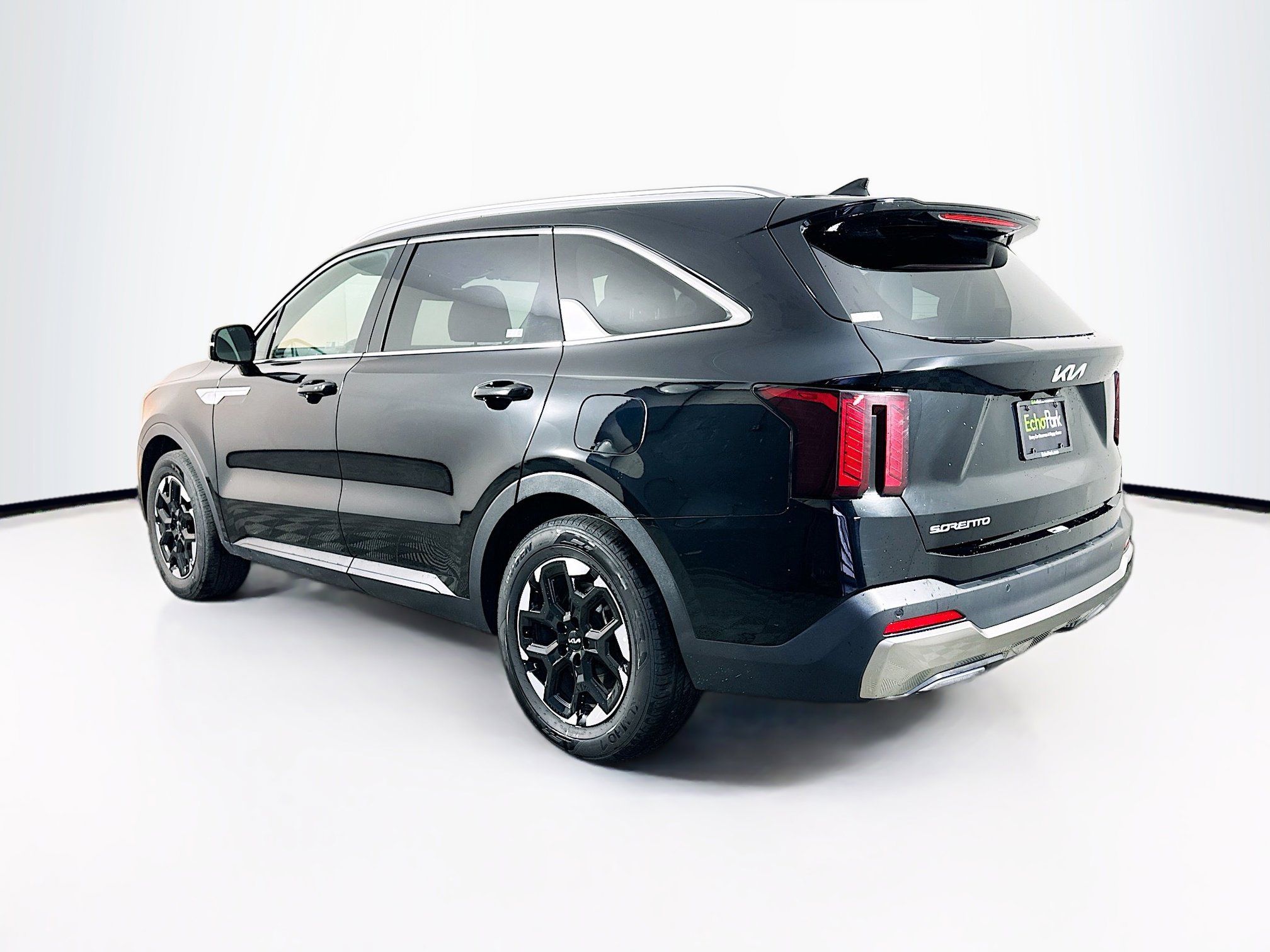 Used 2024 Kia Sorento S image 5