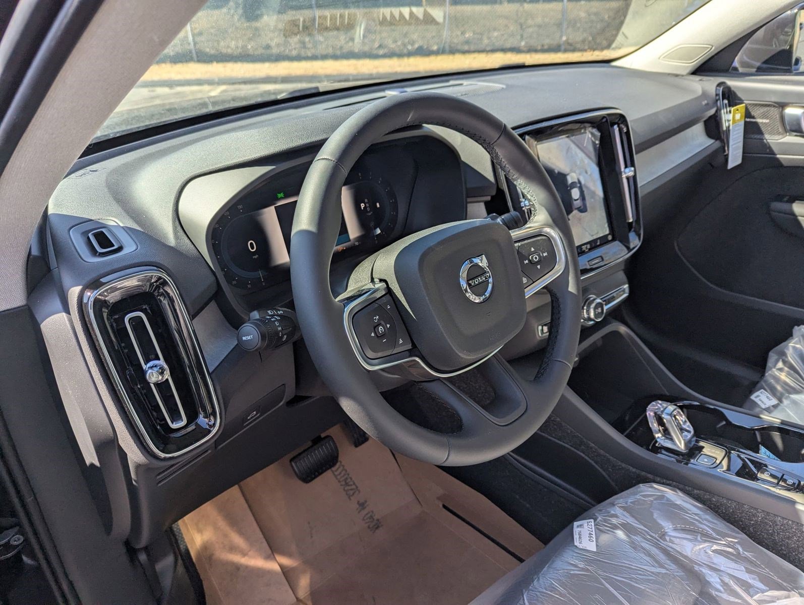 New 2025 Volvo XC40 B5 Plus w/ Protection Package Premier image 7