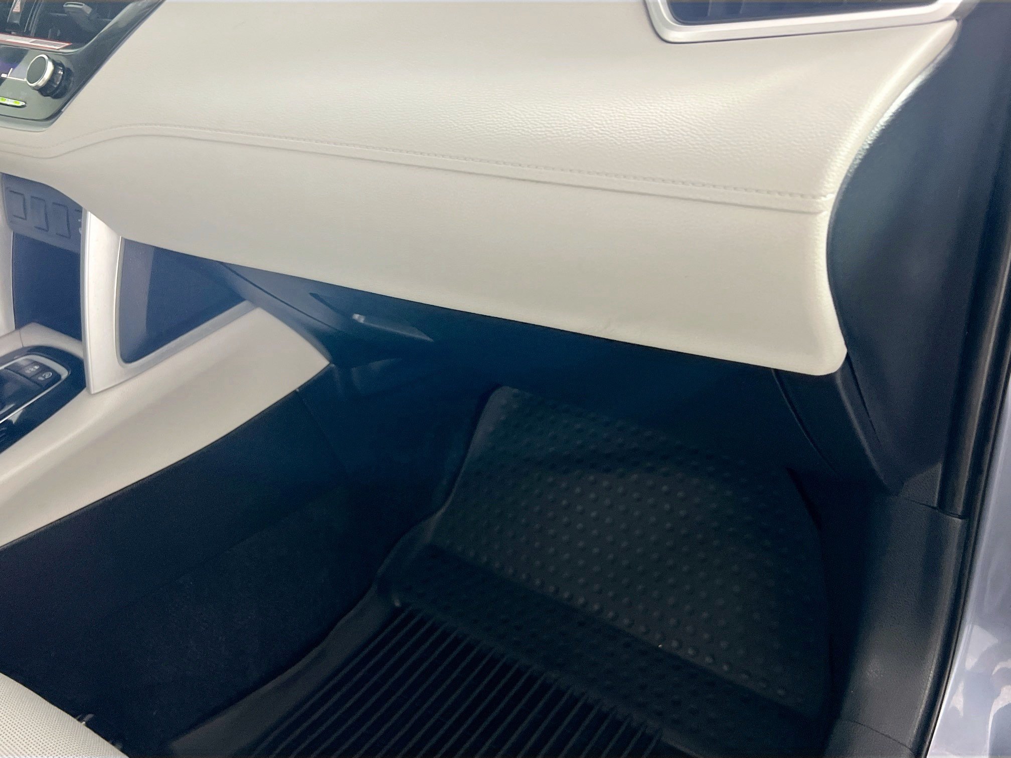 Used 2025 Toyota Corolla Cross L FWD image 33