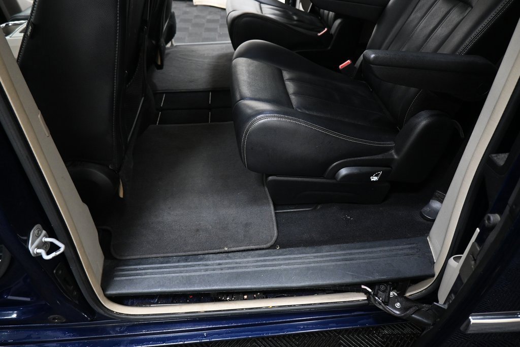 Used 2013 Chrysler Town & Country Touring image 27