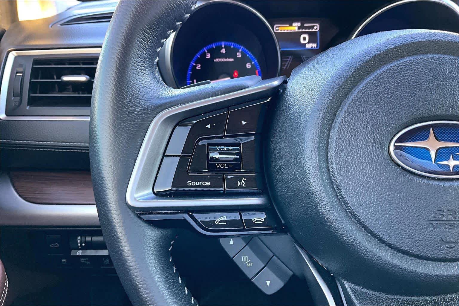Used 2018 Subaru Outback 3.6R Touring AWD/4WD image 46