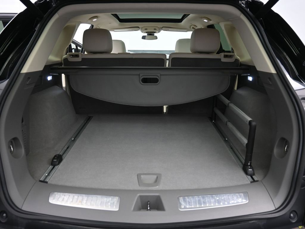 Used 2023 Cadillac XT5 Premium Luxury w/ LPO, Floor Liner Package FWD image 23
