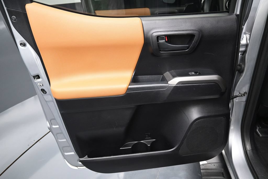 Used 2020 Toyota Tacoma SR5 RWD image 26