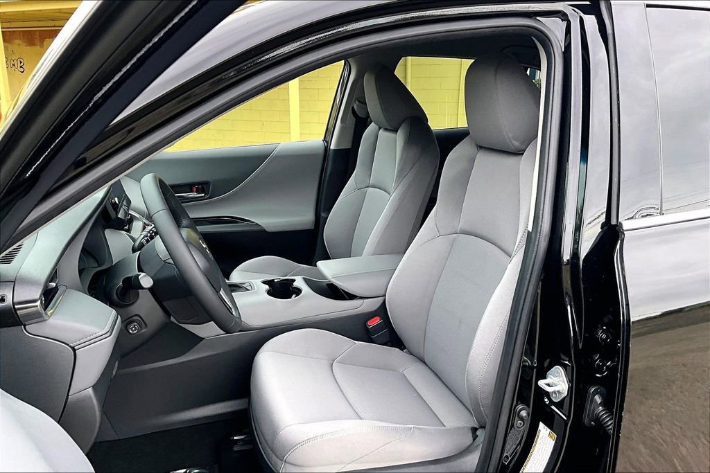 Used 2023 Toyota Venza LE AWD/4WD image 9