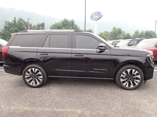 Used 2025 Ford Expedition Platinum w/ Driver's Package AWD/4WD image 9