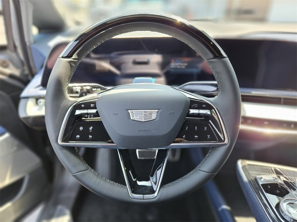 New 2025 Cadillac Optiq Luxury 2 image 22