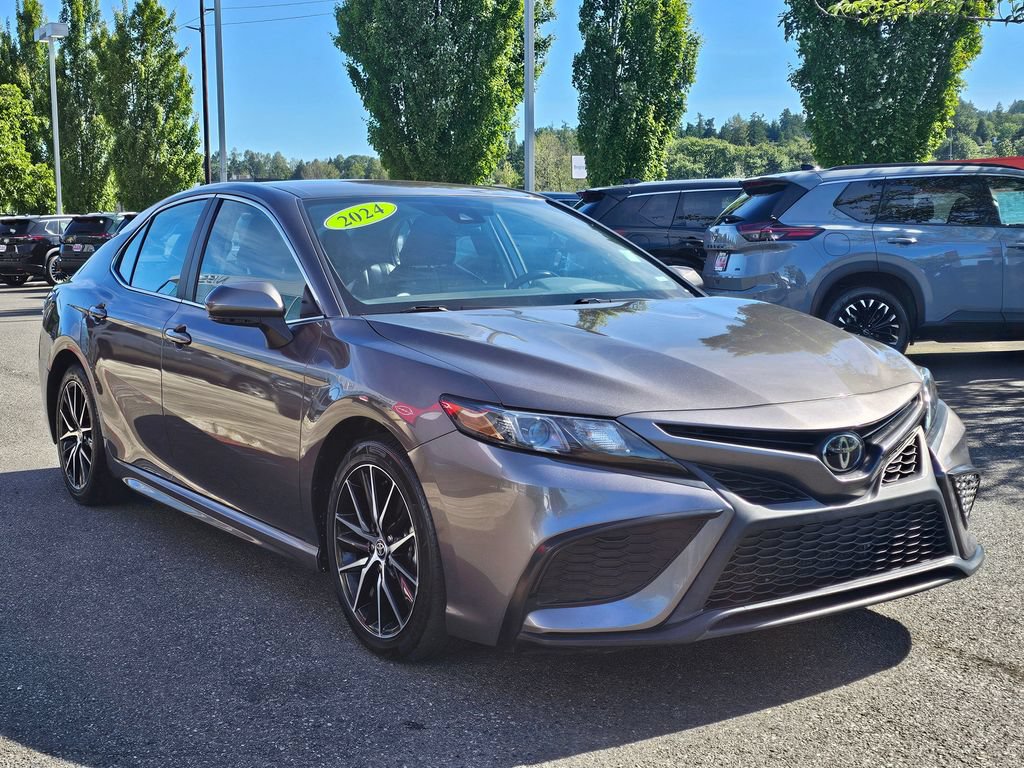 Used 2024 Toyota Camry SE FWD image 3