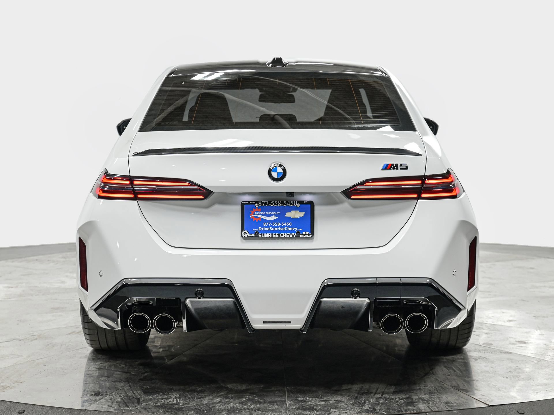 Used 2025 BMW M5 w/ Carbon Package image 5