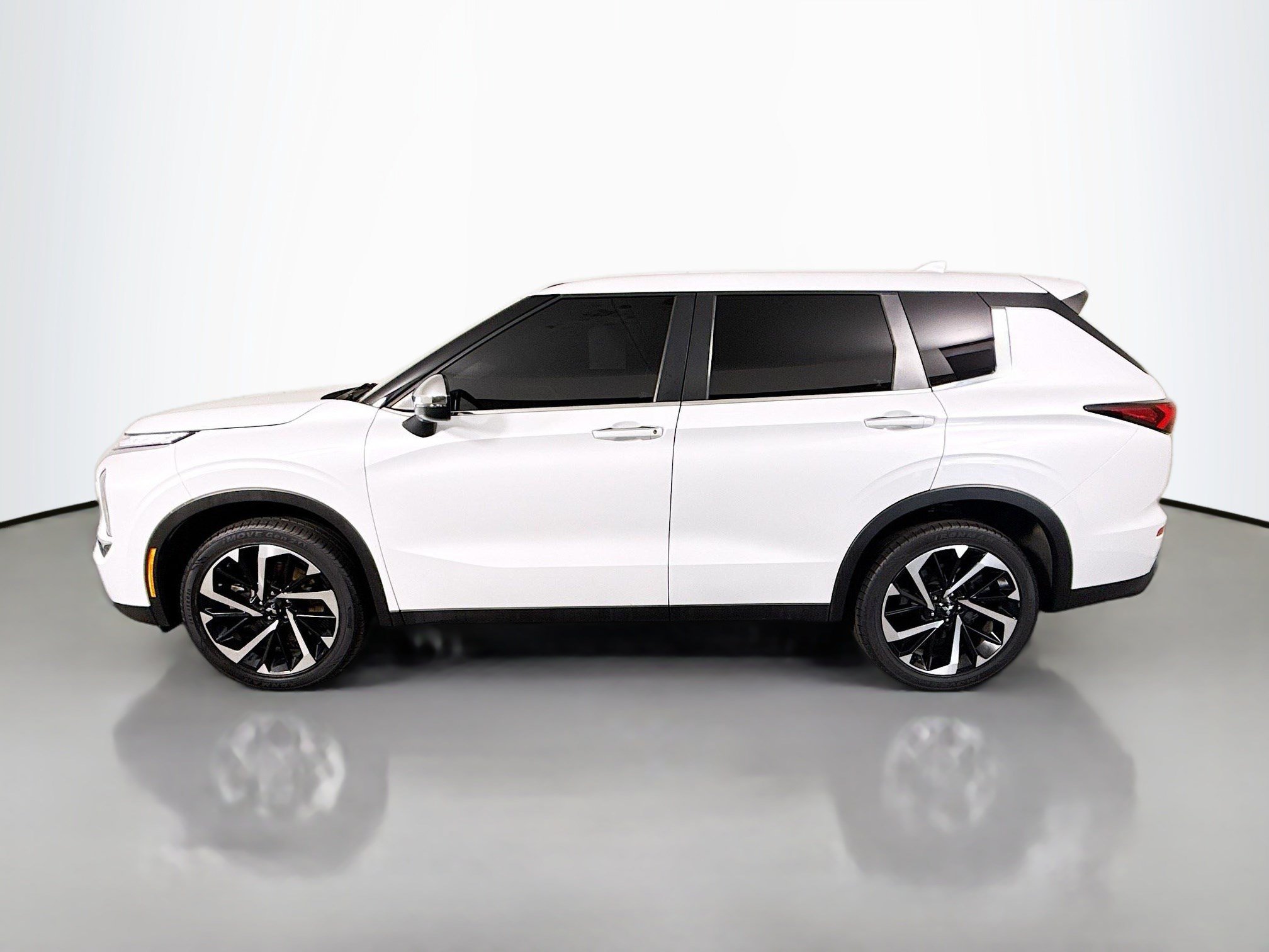 Used 2022 Mitsubishi Outlander ES AWD/4WD image 6