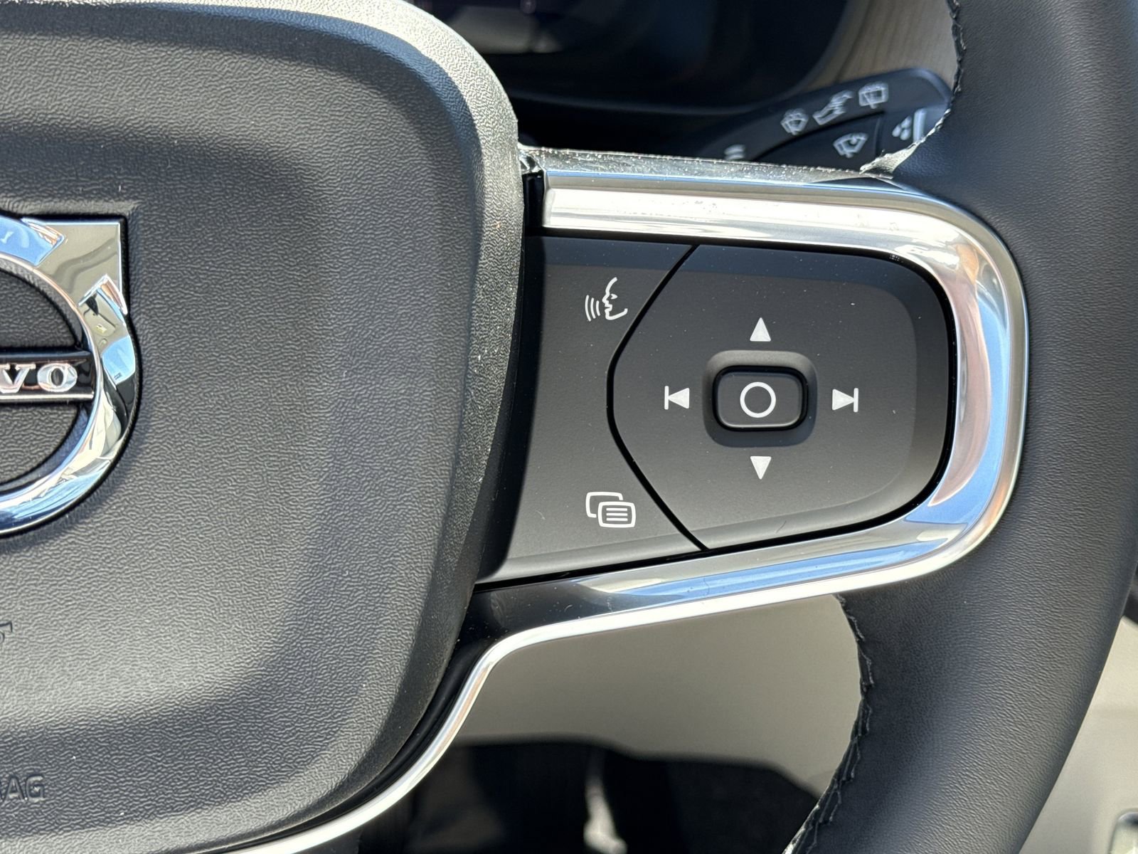 New 2026 Volvo XC40 B5 Plus w/ Protection Package Premier image 22