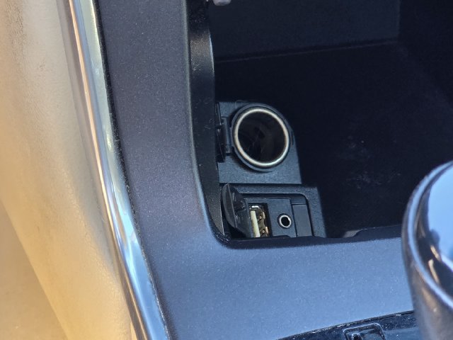Used 2016 Toyota Camry XLE FWD image 19