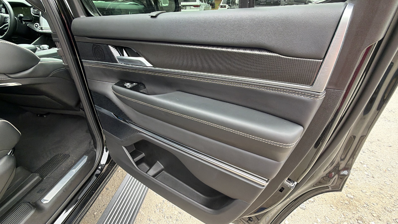 Certified 2025 Jeep Grand Wagoneer Series II Obsidian w/ Quick Order Packagew 28T AWD/4WD image 21