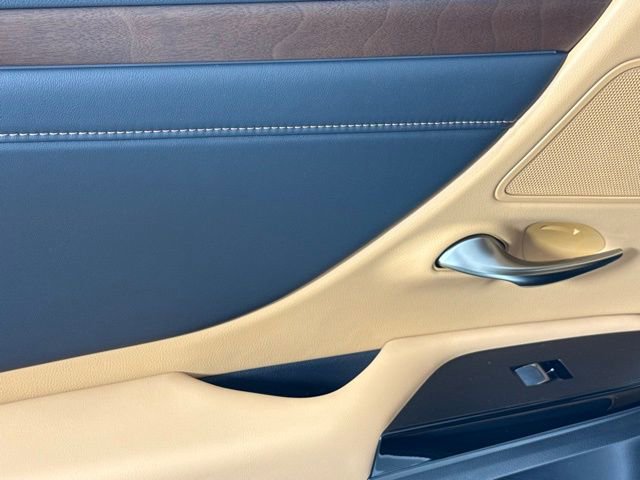 New 2025 Lexus ES 300h w/ Premium Package image 20