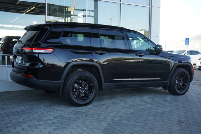 Used 2024 Jeep Grand Cherokee L Altitude AWD/4WD image 9