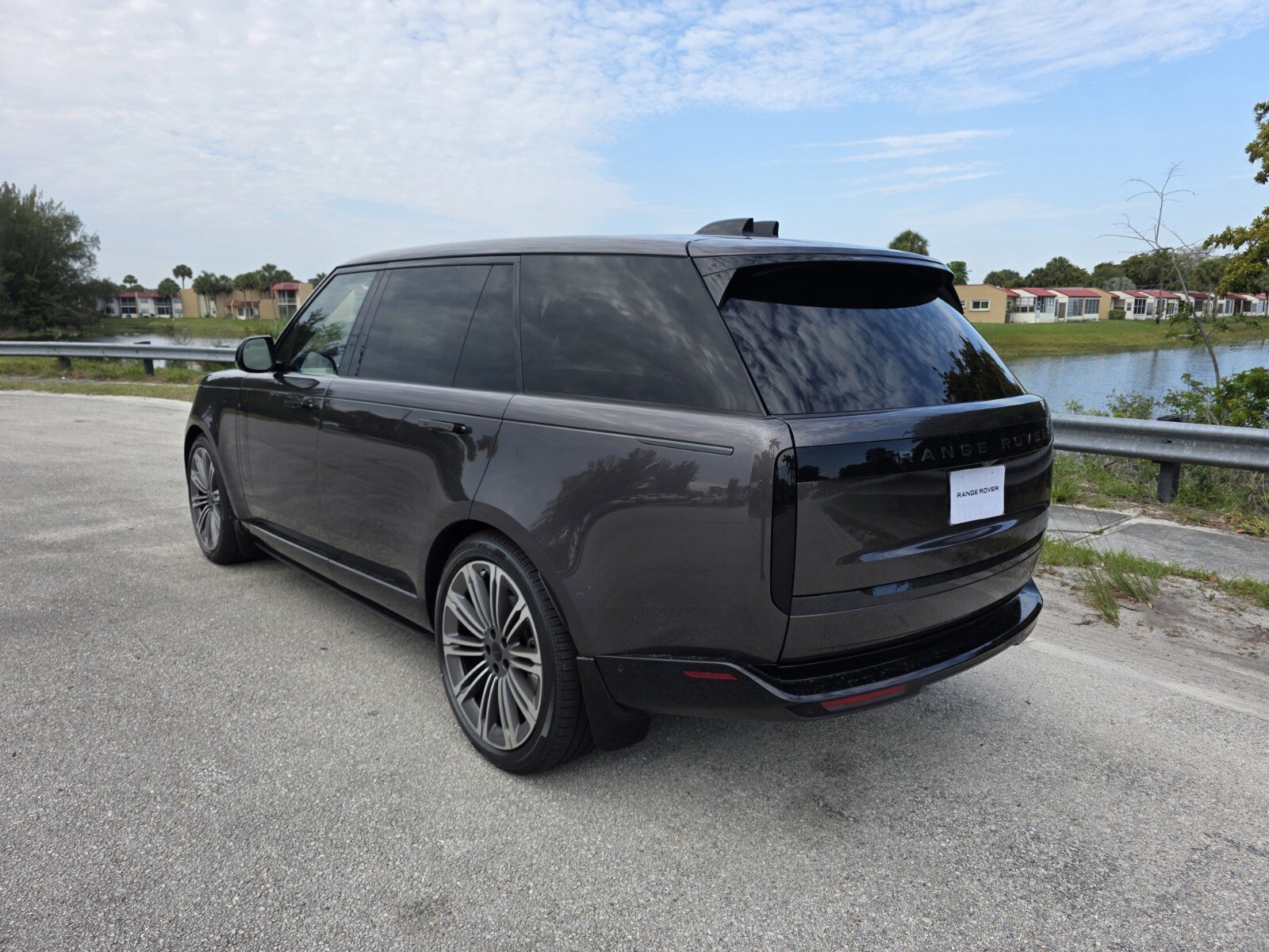 New 2026 Land Rover Range Rover Long Wheelbase SE AWD/4WD image 2