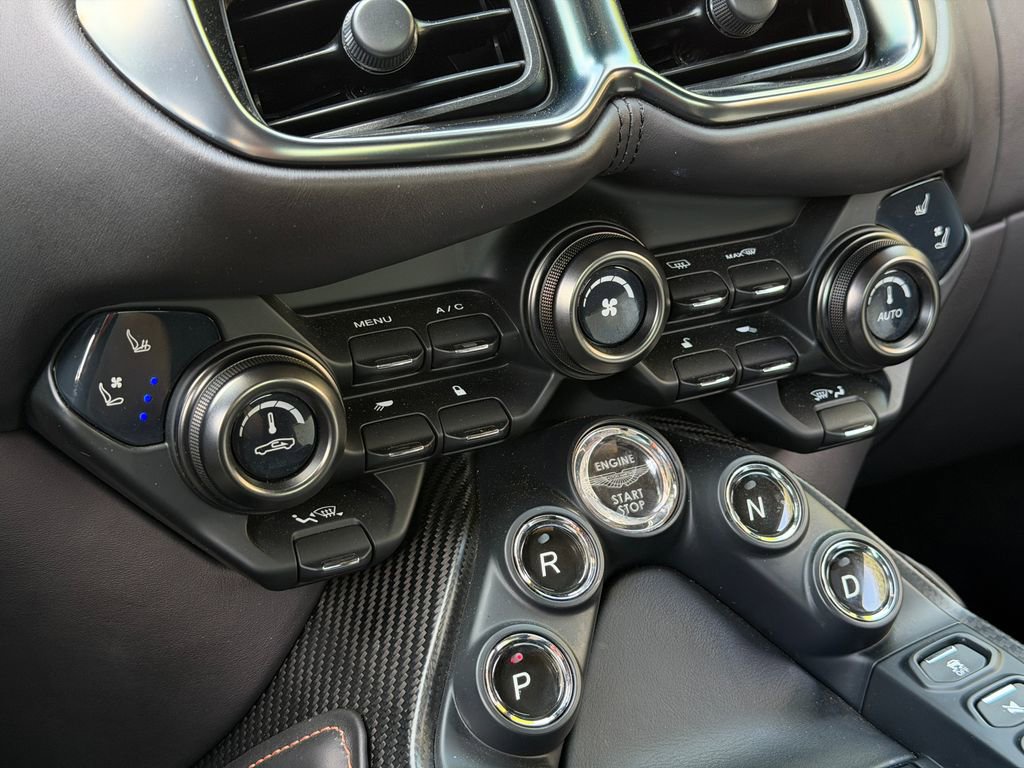 Used 2023 Aston Martin V8 Vantage Roadster RWD image 28