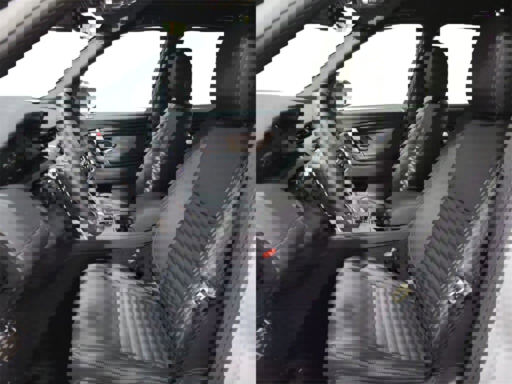 New 2025 Land Rover Discovery Sport Dynamic SE image 13