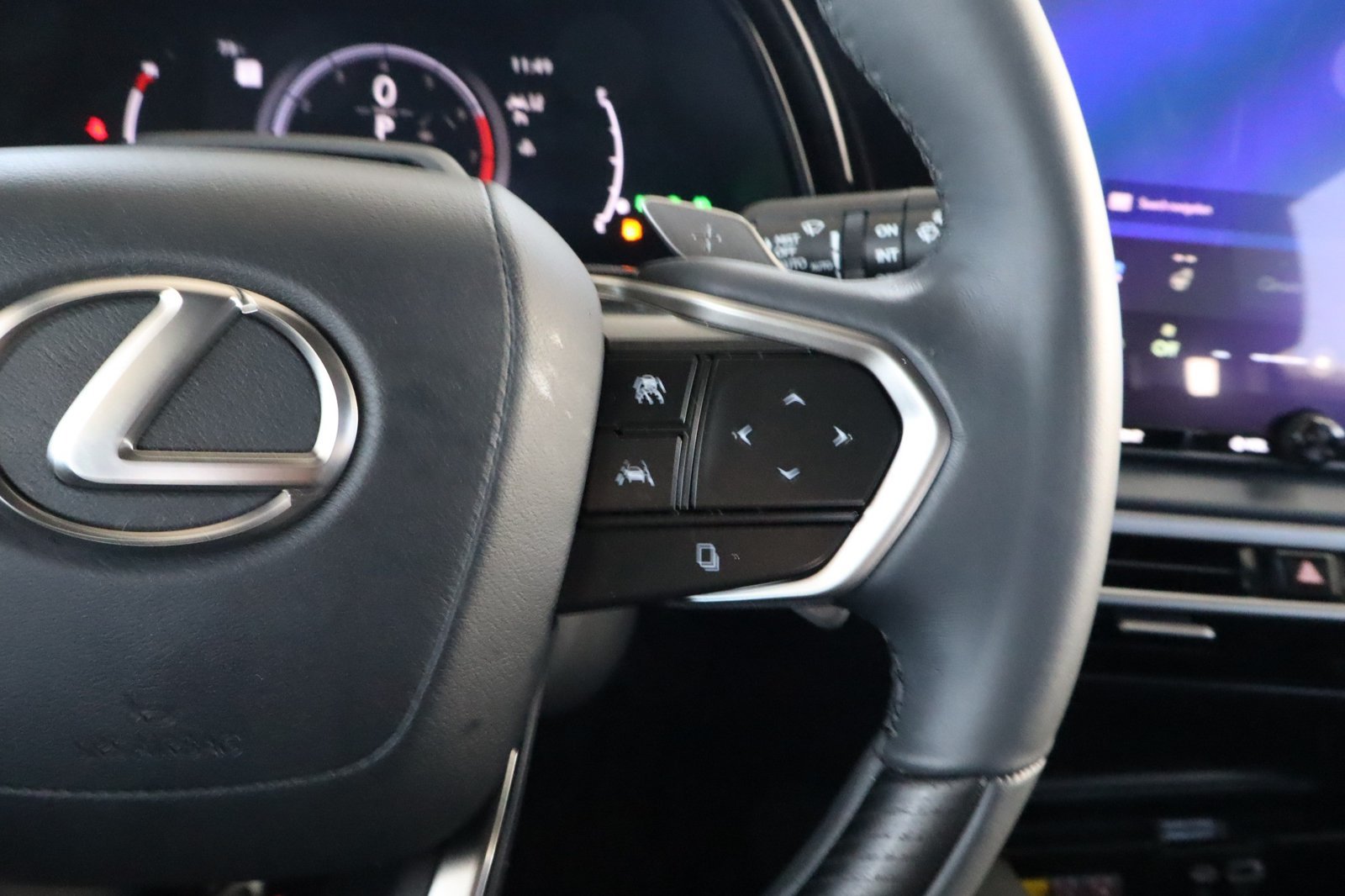 Used 2023 Lexus RX 350 FWD w/ Cold Area Package image 25