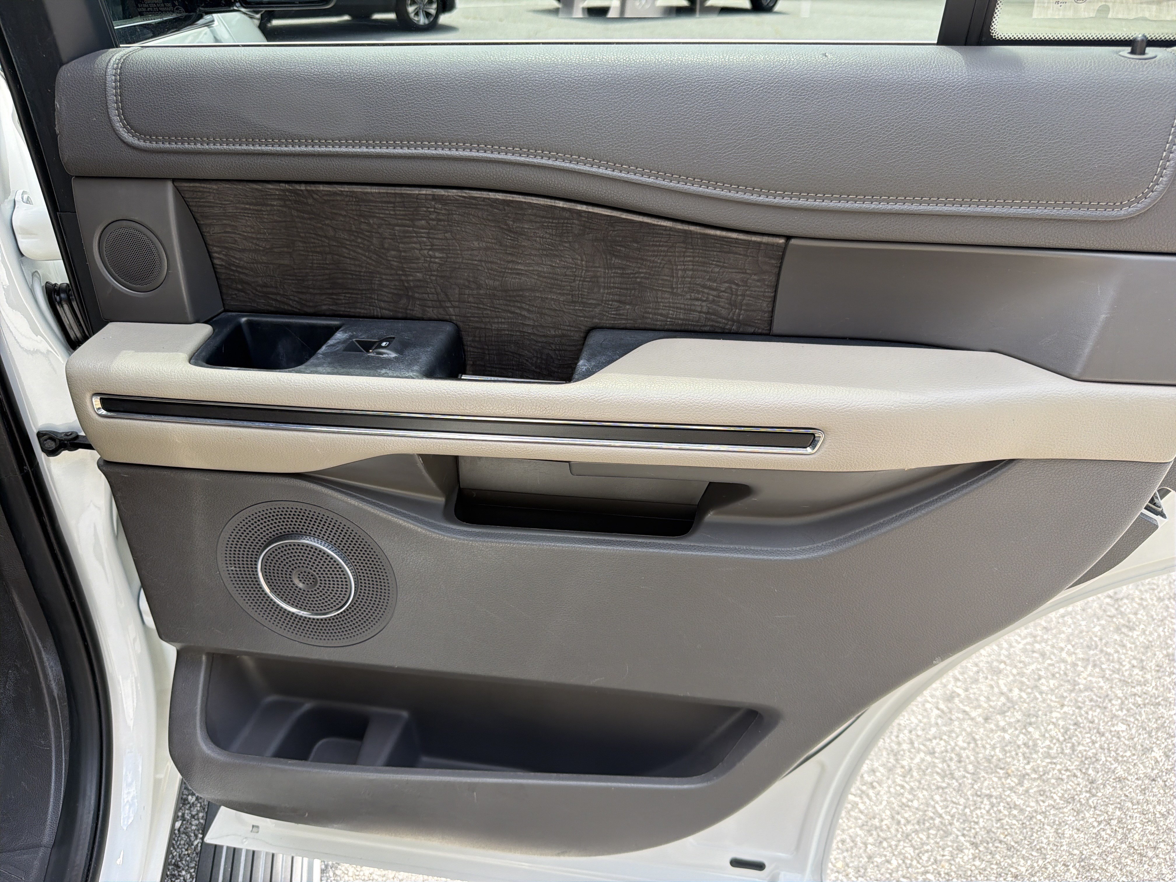 Used 2021 Ford Expedition Limited AWD/4WD image 17