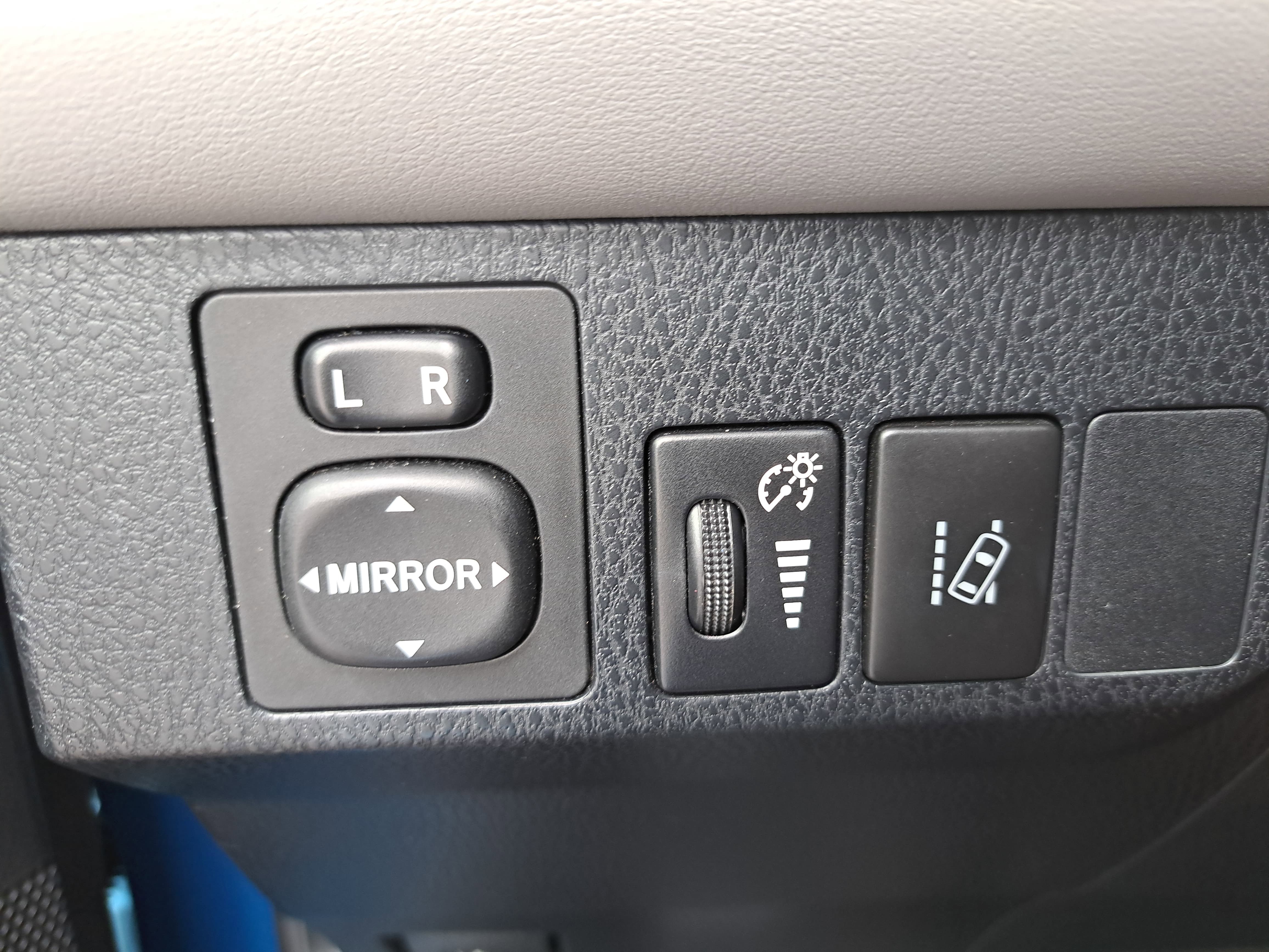 Used 2017 Toyota RAV4 XLE w/ Plus Special Value Package AWD/4WD image 25