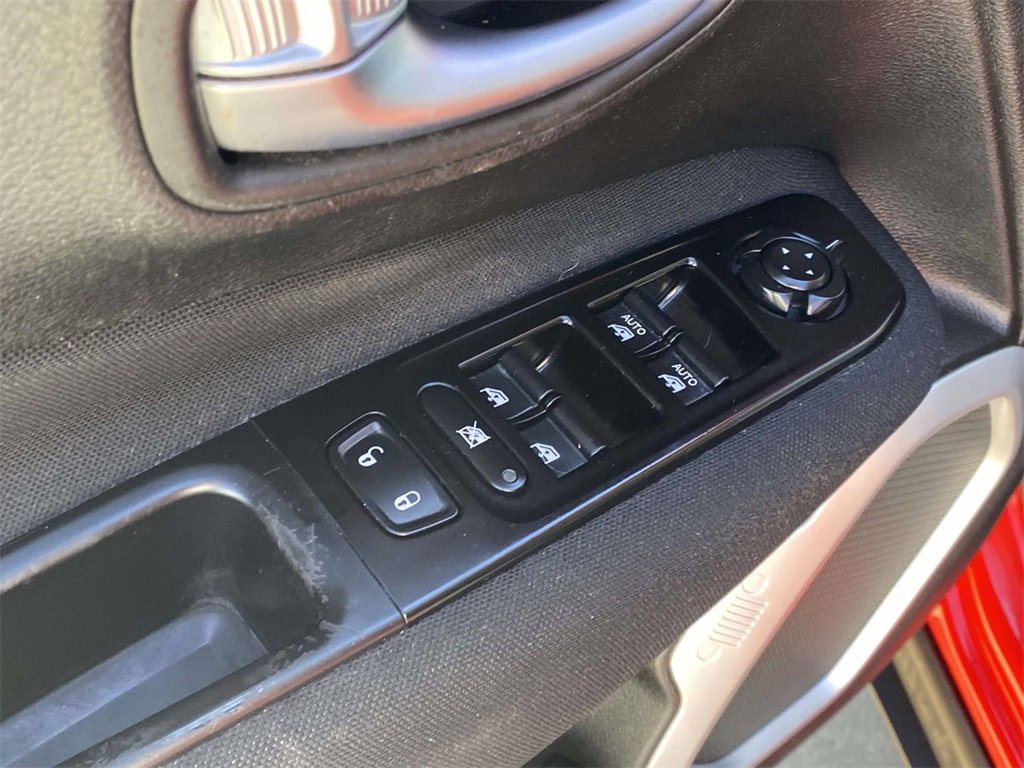 Used 2020 Jeep Renegade Latitude image 50