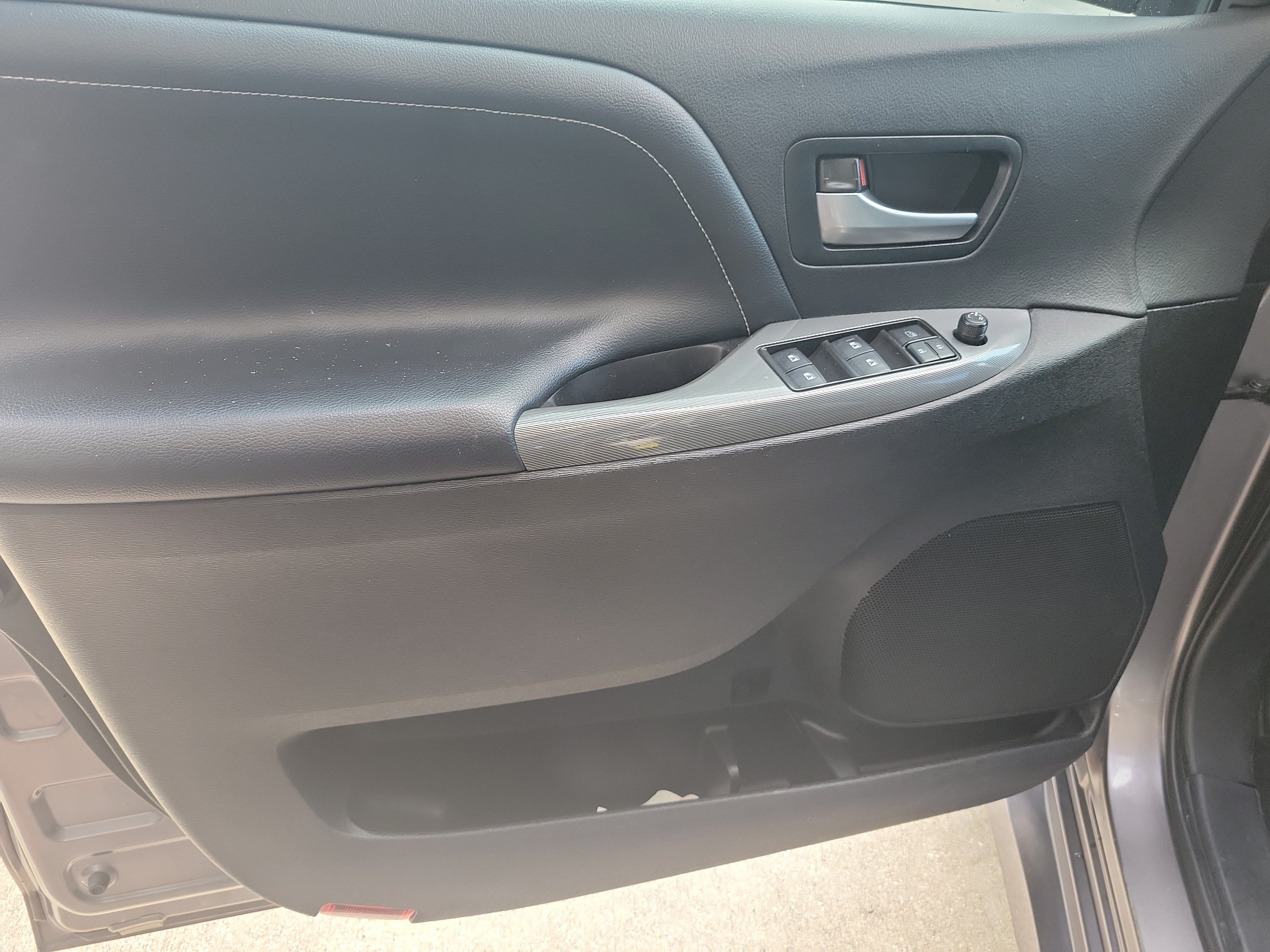 Used 2020 Toyota Sienna SE FWD image 22