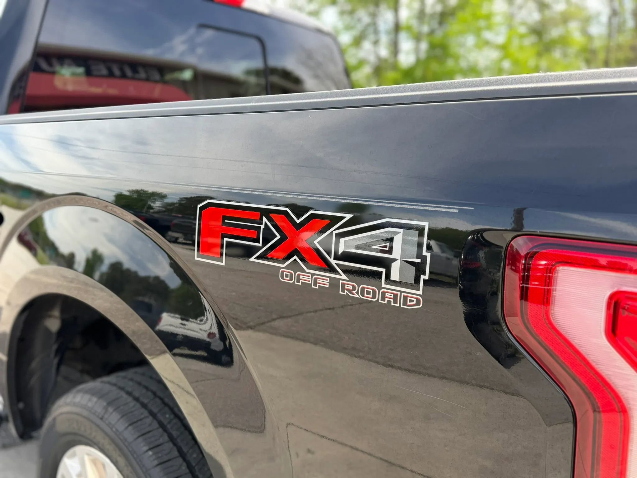 Used 2017 Ford F150 XLT w/ Equipment Group 302A Luxury image 10