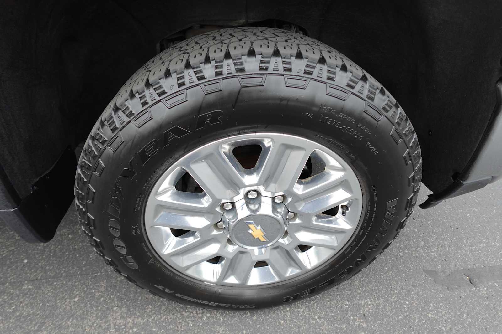 Used 2024 Chevrolet Silverado 2500 High Country image 40