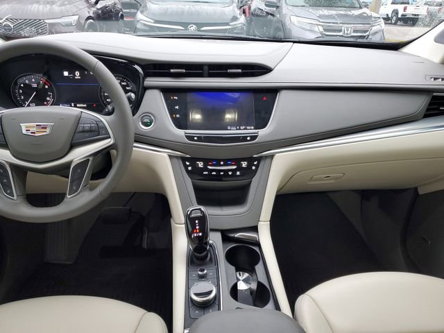 Used 2025 Cadillac XT5 Premium Luxury w/ Technology Package image 13