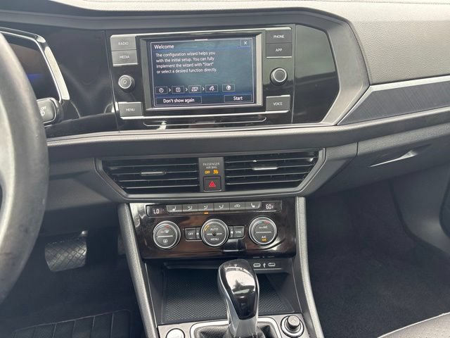 Used 2024 Volkswagen Jetta SE FWD image 25