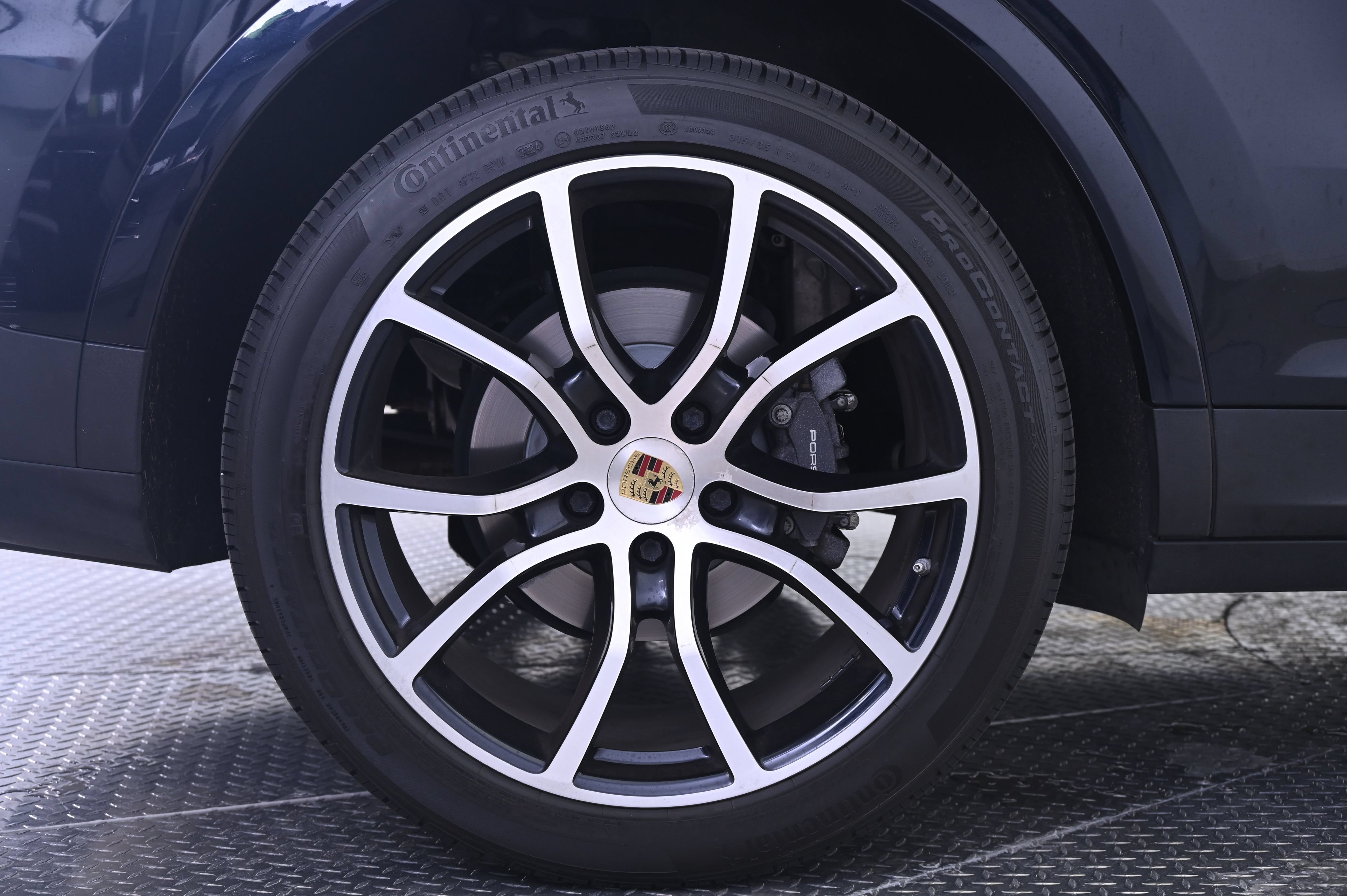 Certified 2020 Porsche Cayenne AWD/4WD image 13
