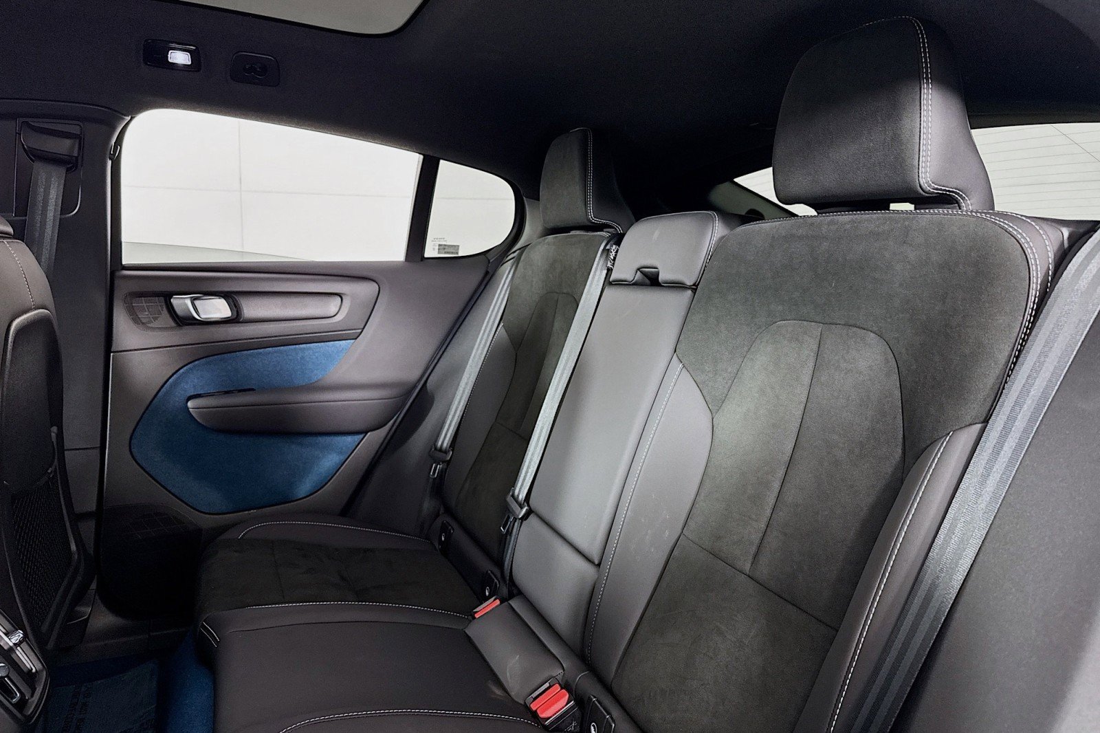 Used 2022 Volvo C40 P8 Recharge Ultimate image 7