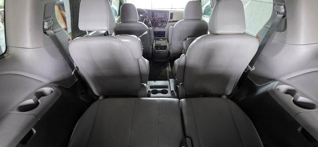 Used 2018 Toyota Sienna XLE Premium image 25