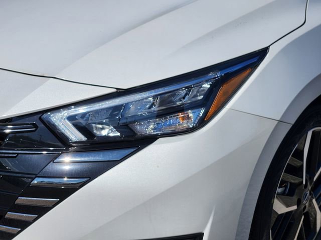 New 2025 Nissan Versa SR w/ Electronics Package FWD image 7