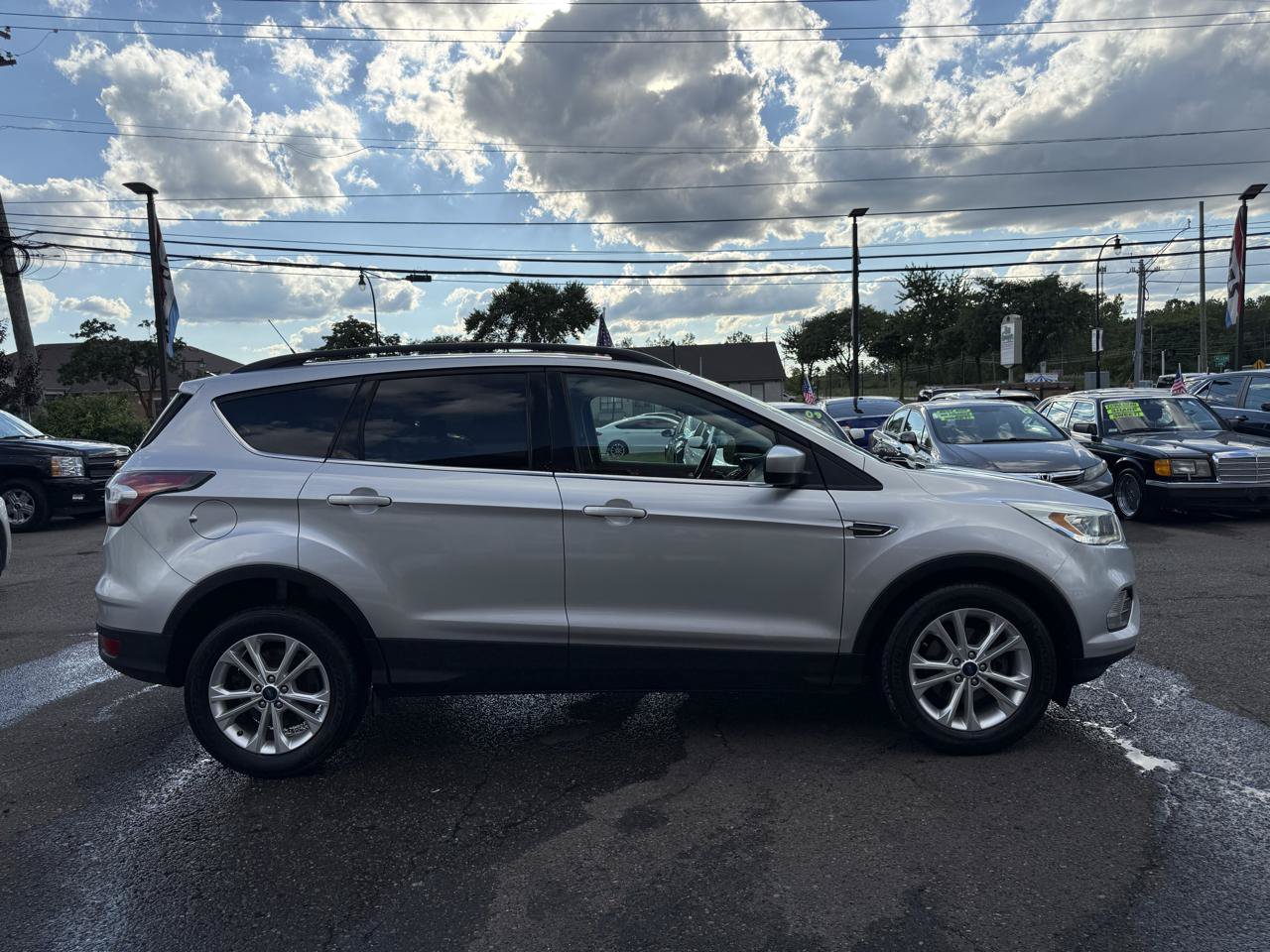 Used 2017 Ford Escape SE w/ SE Leather Comfort Package FWD image 5