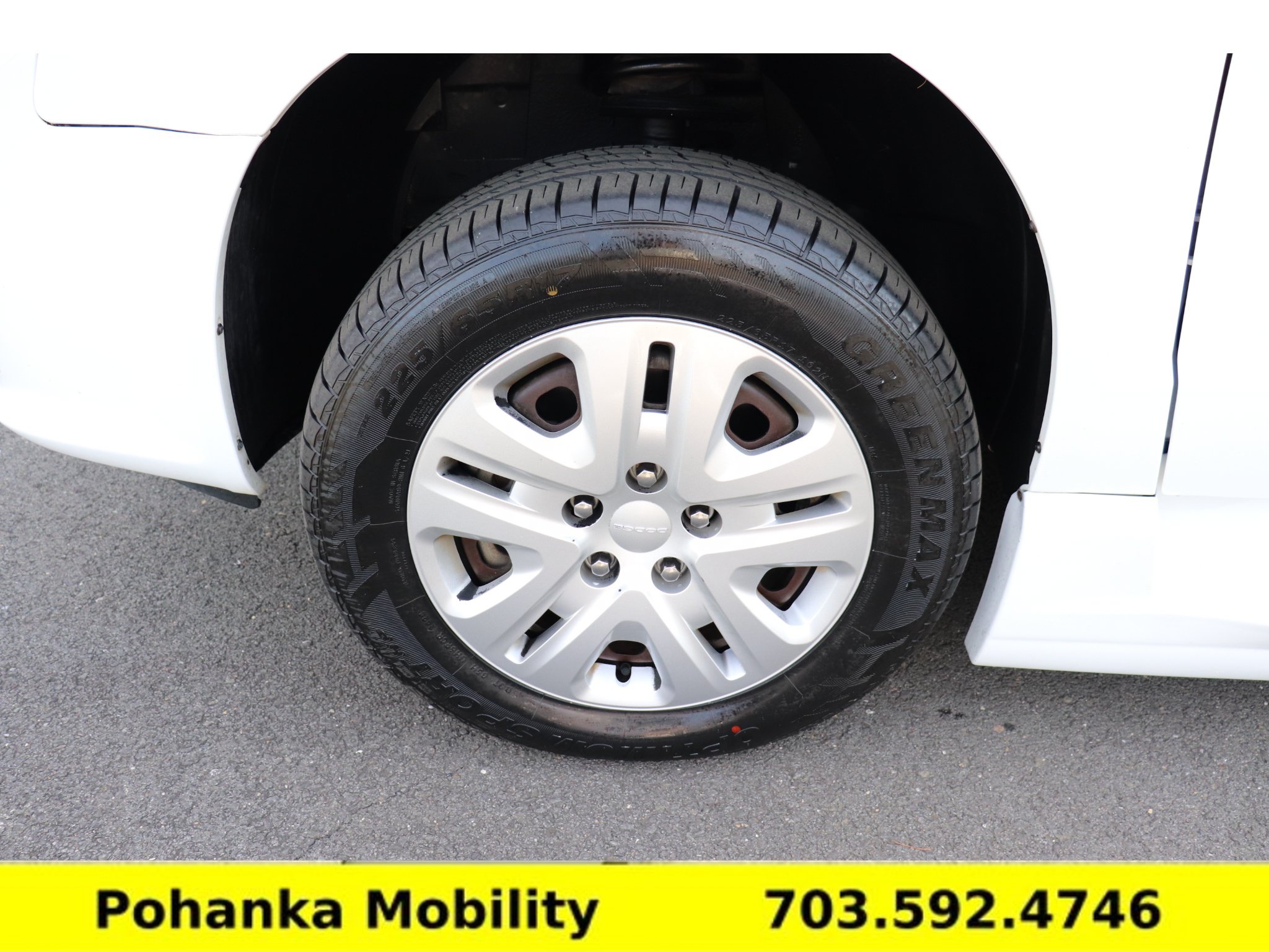 Used 2015 Dodge Grand Caravan American Value Package FWD image 26