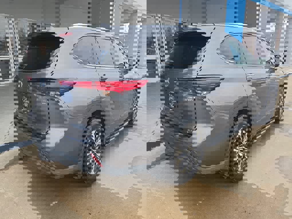 Used 2023 Toyota Highlander XLE image 11