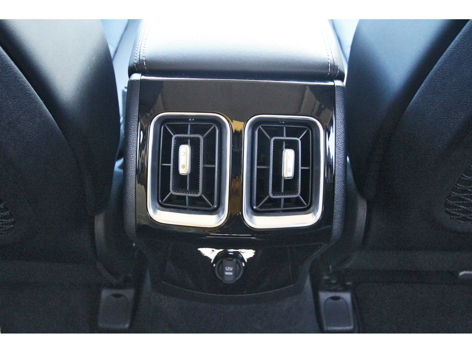 Used 2025 Kia Sorento SX image 16