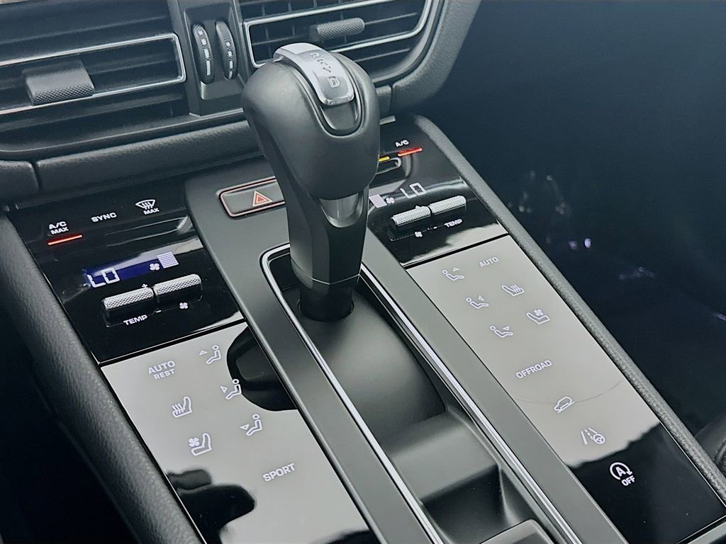 Certified 2025 Porsche Macan image 19