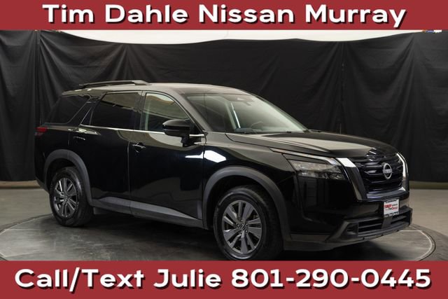 Used 2024 Nissan Pathfinder SV
