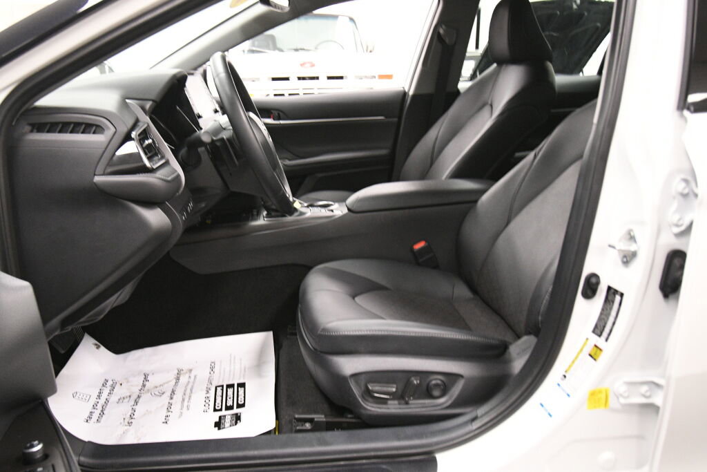 Used 2023 Toyota Camry XSE w/ Cold Weather Package image 10