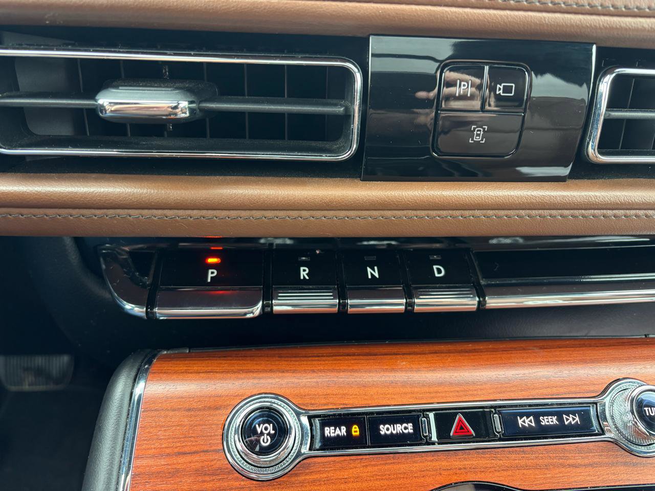 Used 2020 Lincoln Aviator Reserve w/ Equipment Group 202A image 25