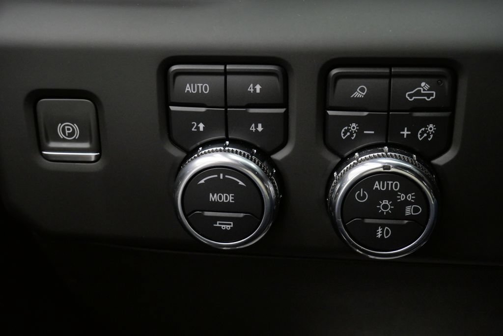 Used 2024 GMC Sierra 1500 AT4 w/ Technology Package AWD/4WD image 25