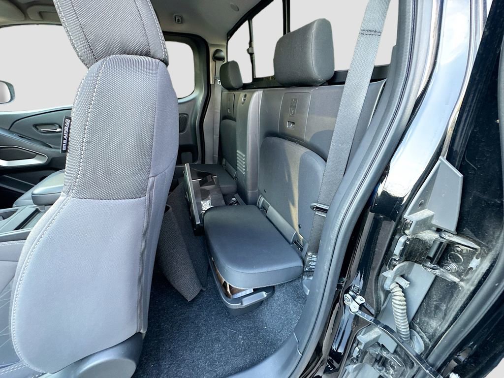 Used 2025 Nissan Frontier SV w/ SV Convenience Package image 23