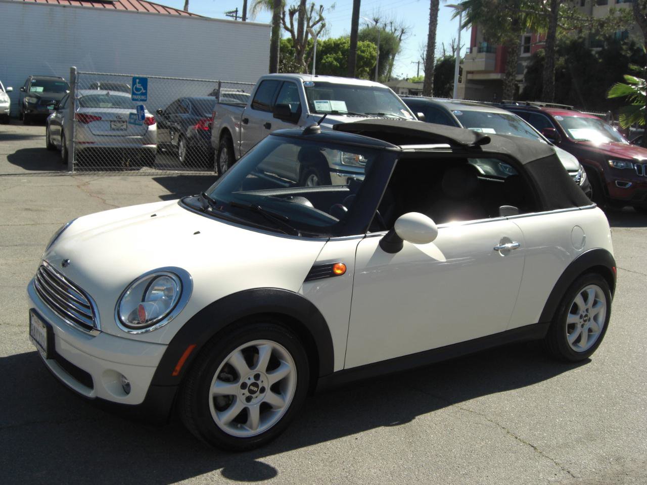 Used 2010 MINI Cooper 2dr image 2