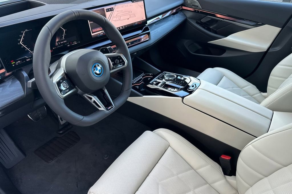 New 2026 BMW 550e xDrive 550e xDrive w/ Executive Package image 9