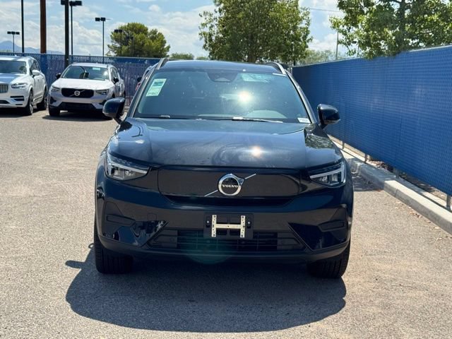 Used 2025 Volvo EX40 Core w/ Climate Package AWD/4WD image 2