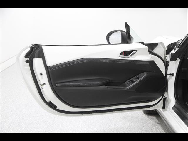 Certified 2024 MAZDA MX-5 Miata Club RWD image 5